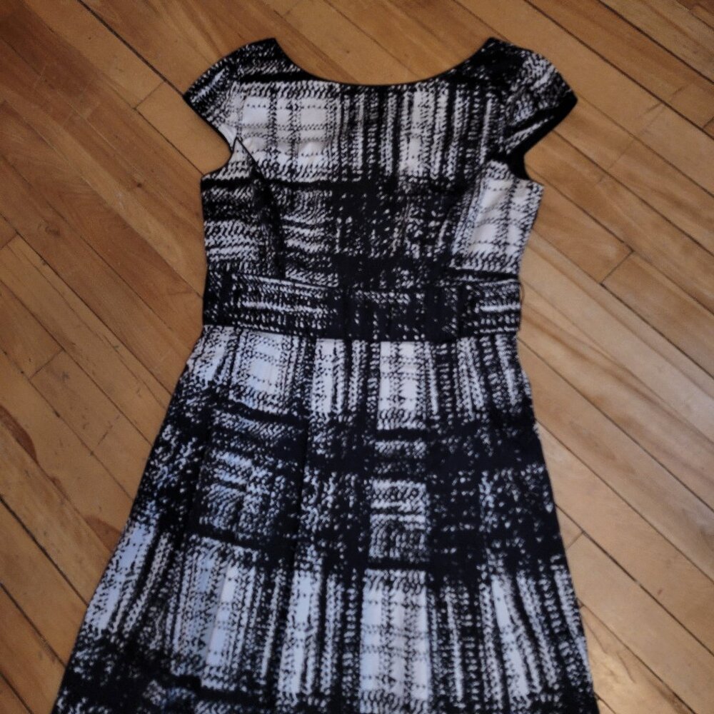 MEXX Black & White Abstract Print Sheath Dress - Size 38 / US 8